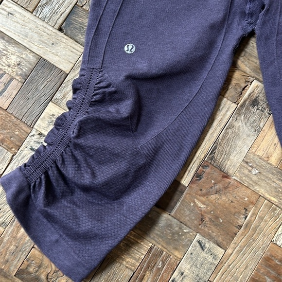 Lululemon In The Flow Plum Purple Seamless Cropped Leggings Size 8 - Picture 7 of 8